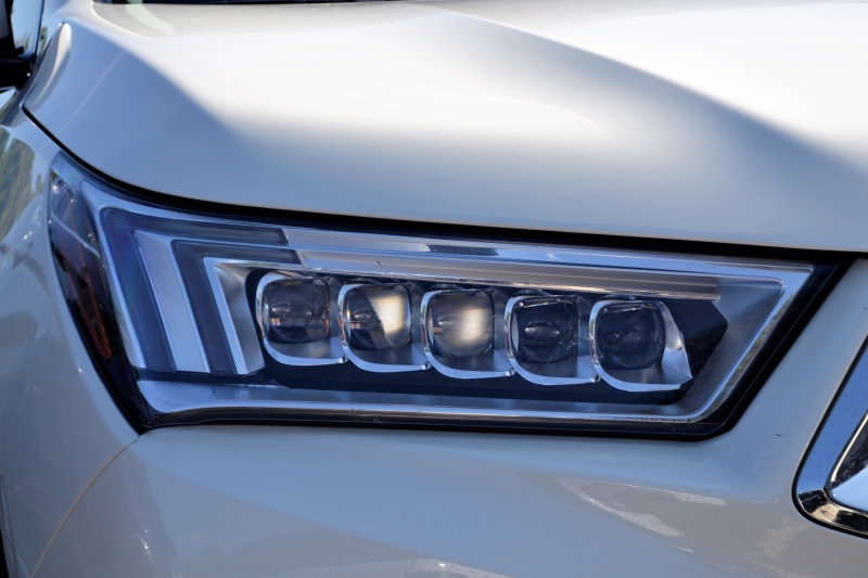 automobile-VALDEBLORE-min_acura-headlamp-2834131